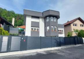Villa Berta - Deluxe Studio Apartment with Free Secured Parking